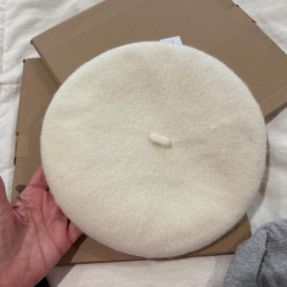 White 100% WOOL BERET